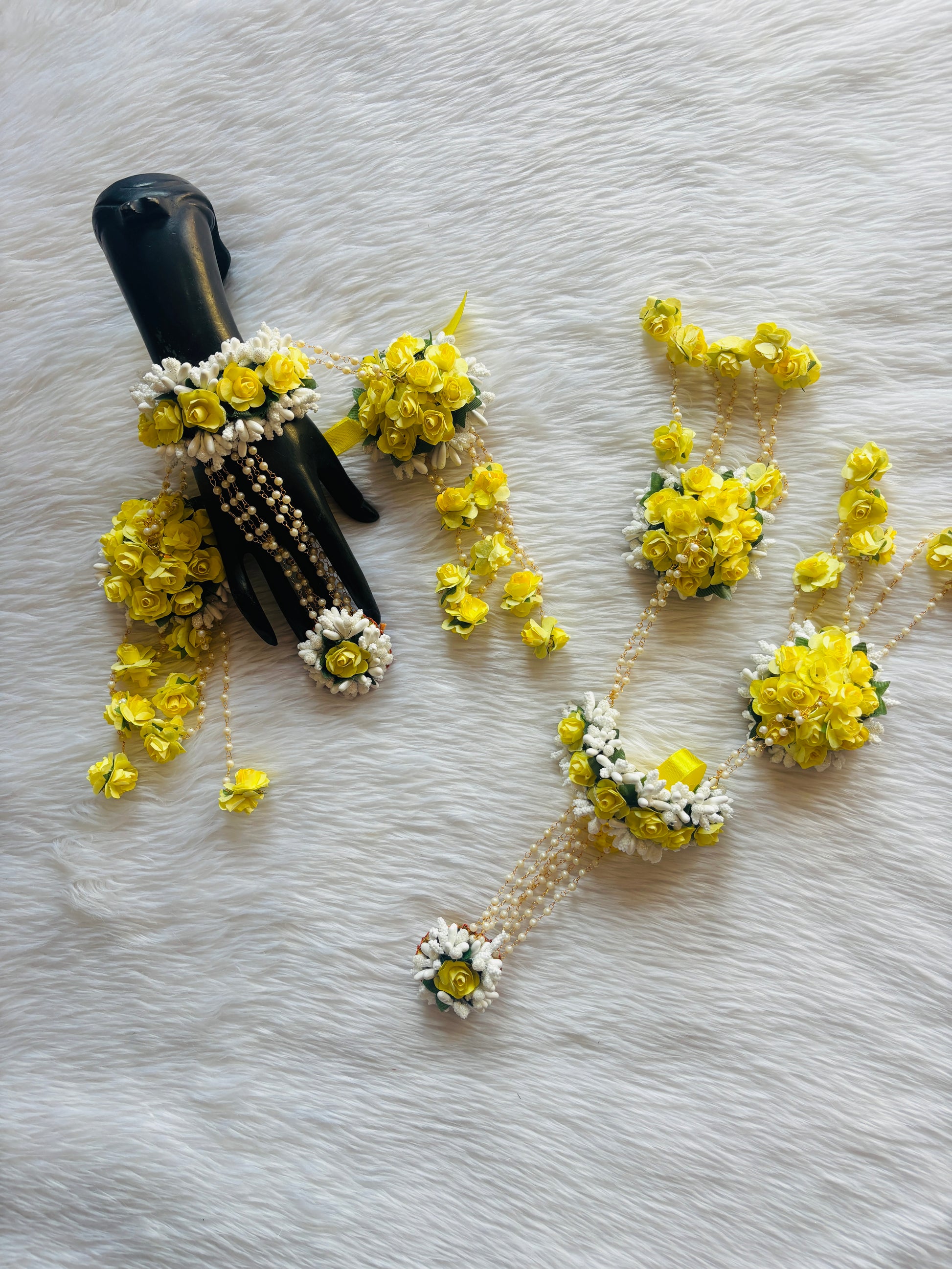 White & Yellow Flower Hathphool Kalire - For Haldi, Mehndi and Wedding