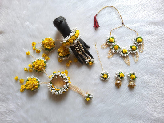 Yellow or white with kaleera  perfect jewellery set for haldi ceremony