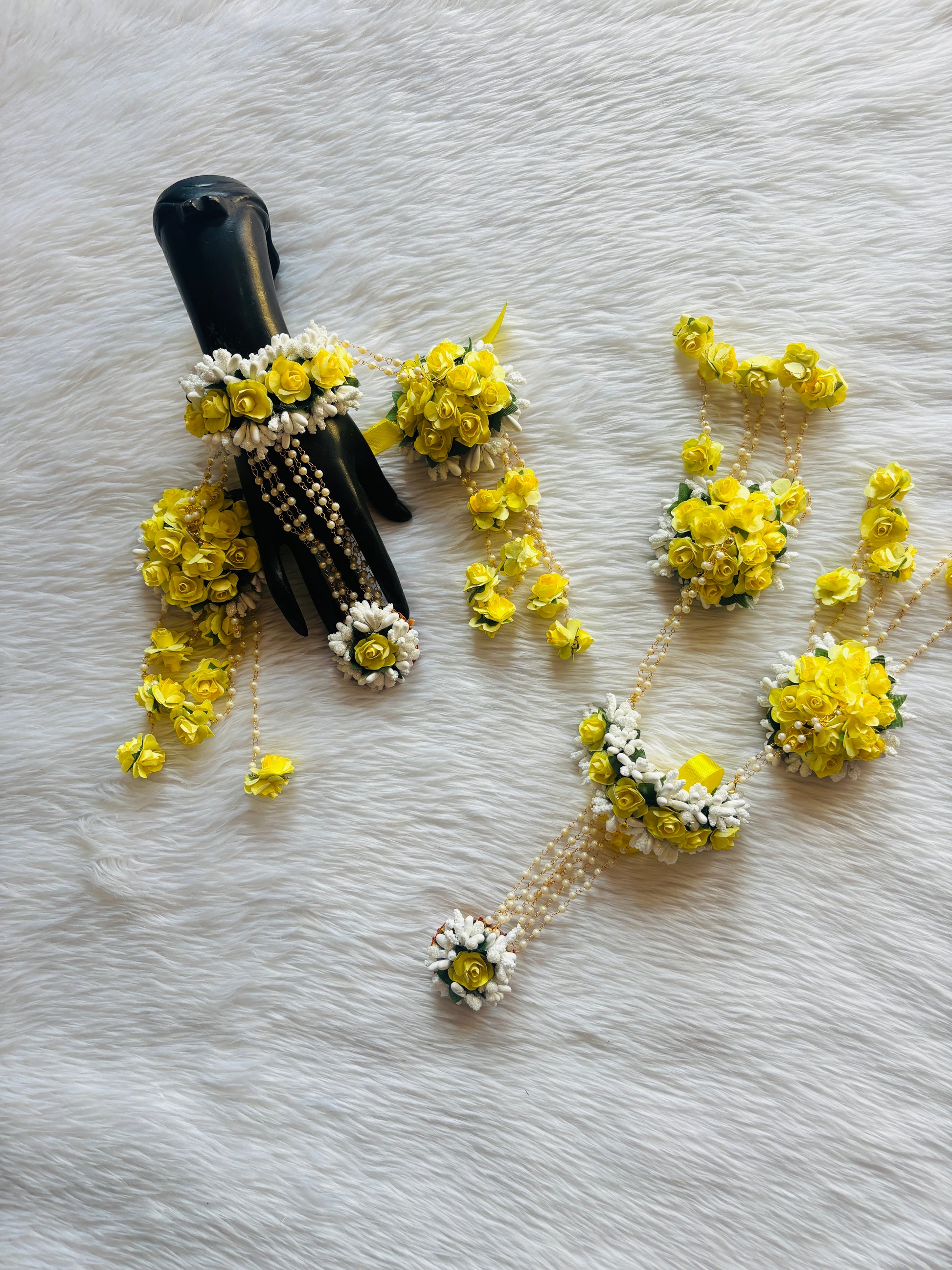 White & Yellow Flower Hathphool Kalire - For Haldi, Mehndi and Wedding