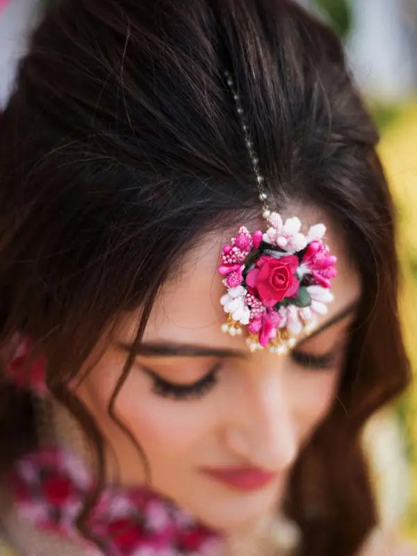 Abest - Mehendi – Bridal Maang Tikka and Earrings and Braided Half Open  Hairstyle – Kres… http://rviv.ly/2pDGwE | Facebook