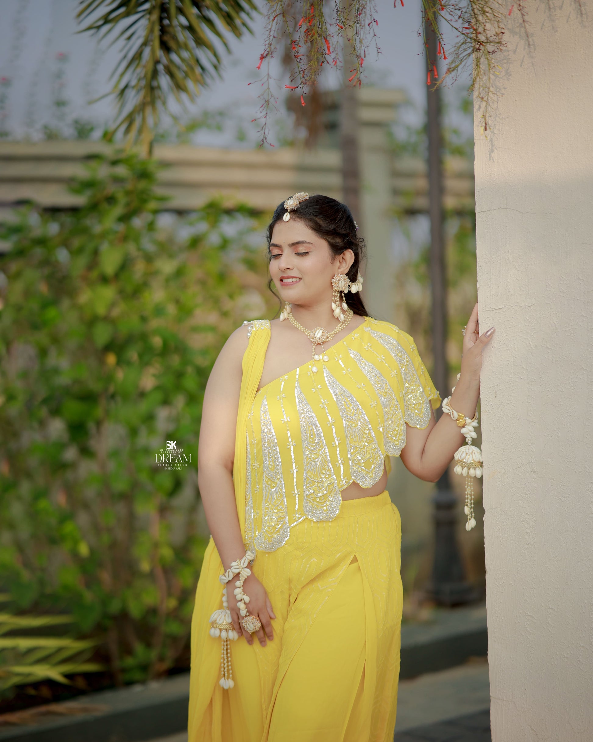 Haldi Ceremony Shell Jewellery Set | Cowrie Shell Maang Tikka, Earrings, Necklace, Hathphool & kaleera | Bridal Haldi Jewellery for Wedding | Floral Shell Jewelry Set