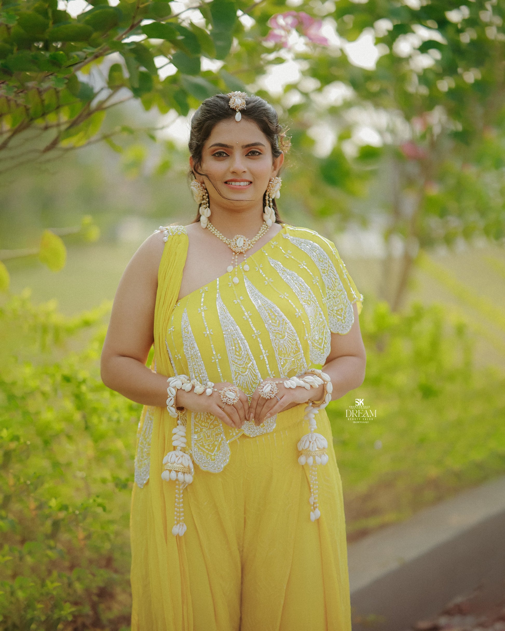 Haldi Ceremony Shell Jewellery Set | Cowrie Shell Maang Tikka, Earrings, Necklace, Hathphool & kaleera | Bridal Haldi Jewellery for Wedding | Floral Shell Jewelry Set
