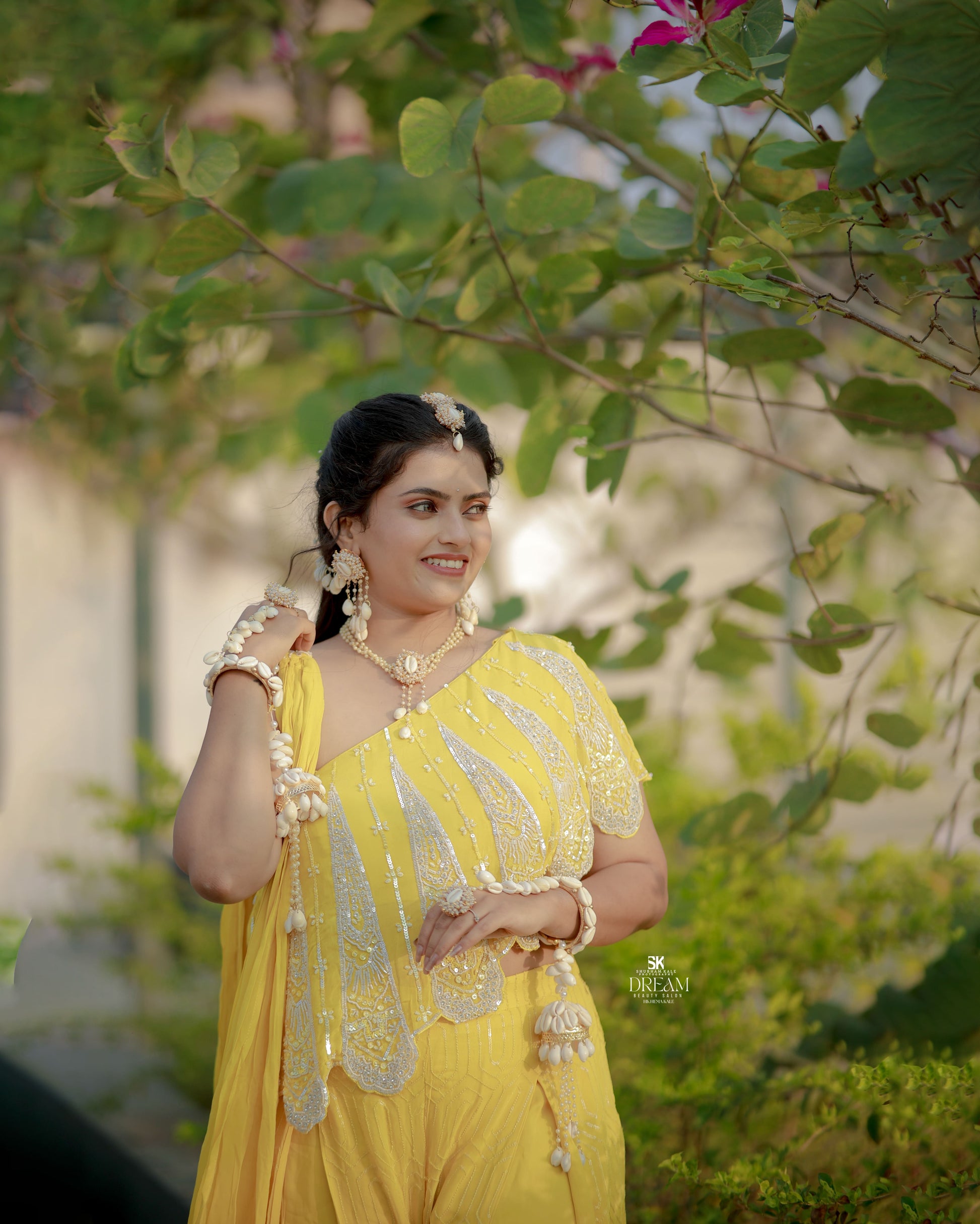 Haldi Ceremony Shell Jewellery Set | Cowrie Shell Maang Tikka, Earrings, Necklace, Hathphool & kaleera | Bridal Haldi Jewellery for Wedding | Floral Shell Jewelry Set