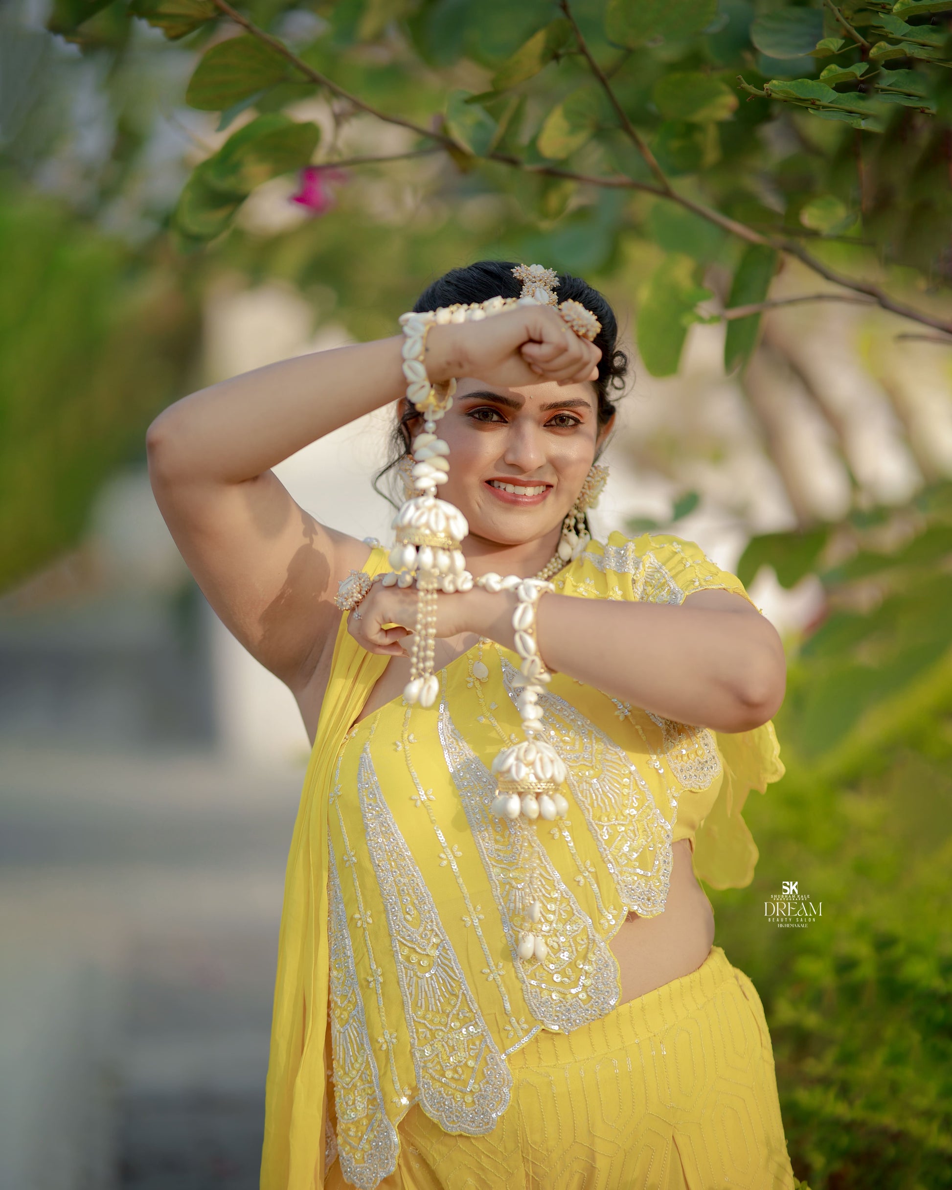 Haldi Ceremony Shell Jewellery Set | Cowrie Shell Maang Tikka, Earrings, Necklace, Hathphool & kaleera | Bridal Haldi Jewellery for Wedding | Floral Shell Jewelry Set