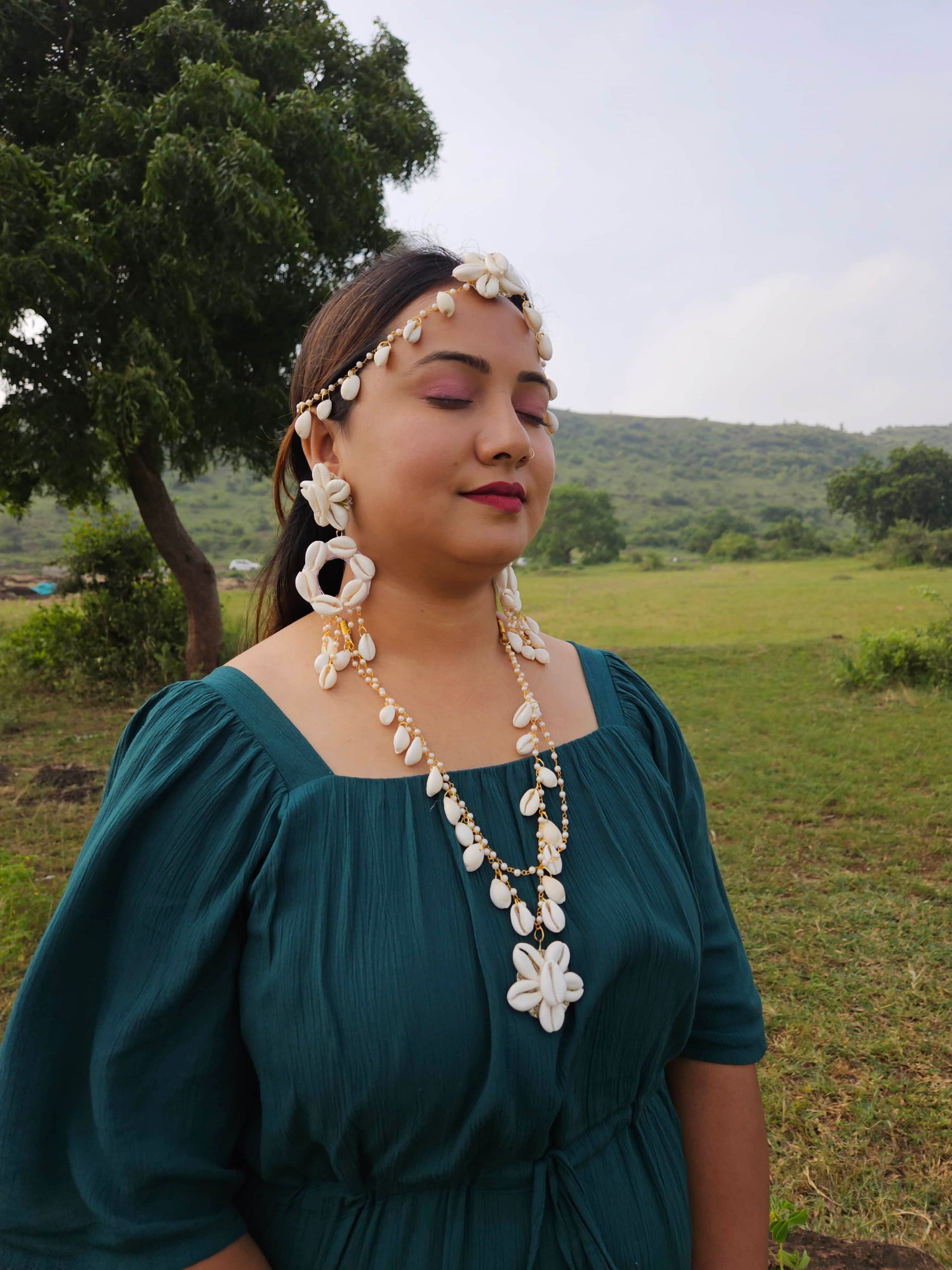 Shell Jewellery For Haldi with Necklace, Maang Tikka, Earrings, Kalire