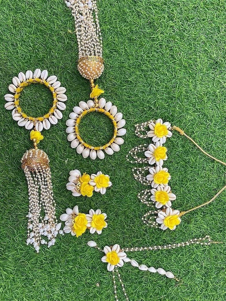 Yellow shell flower jewellery set for haldi and mehndi with Kaleera