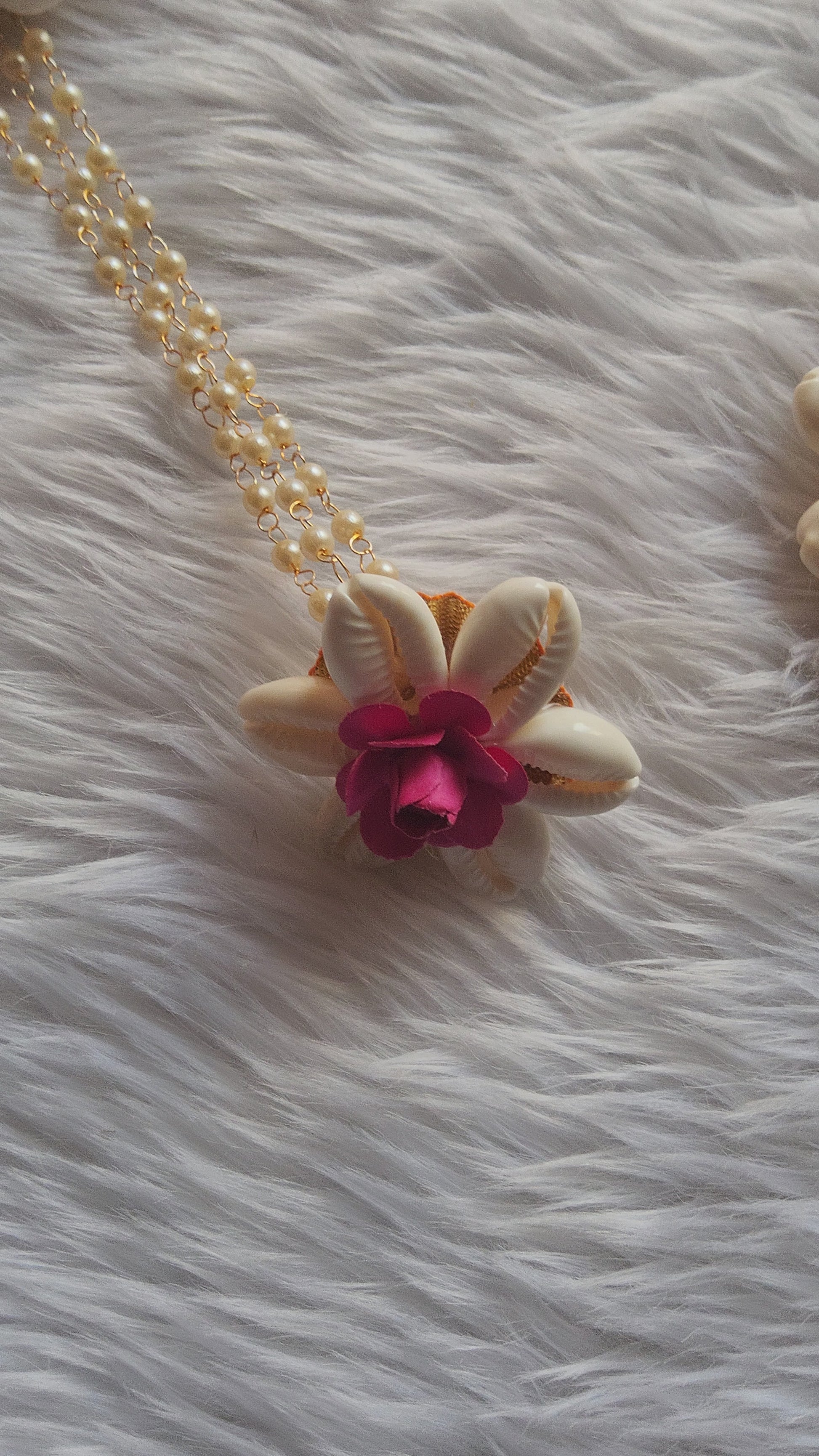 Shell Floral Jewelry Set – Necklace, Earrings, Maang Tikka & Hathphool